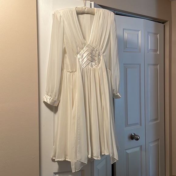 Ivory chiffon elegant dress - Picture 2 of 2